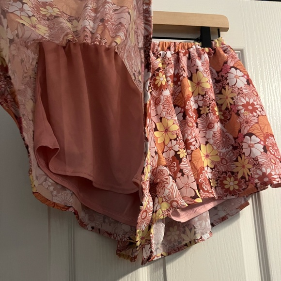 Altar’d State Retro Floral Shorts - Size S - Picture 3 of 3